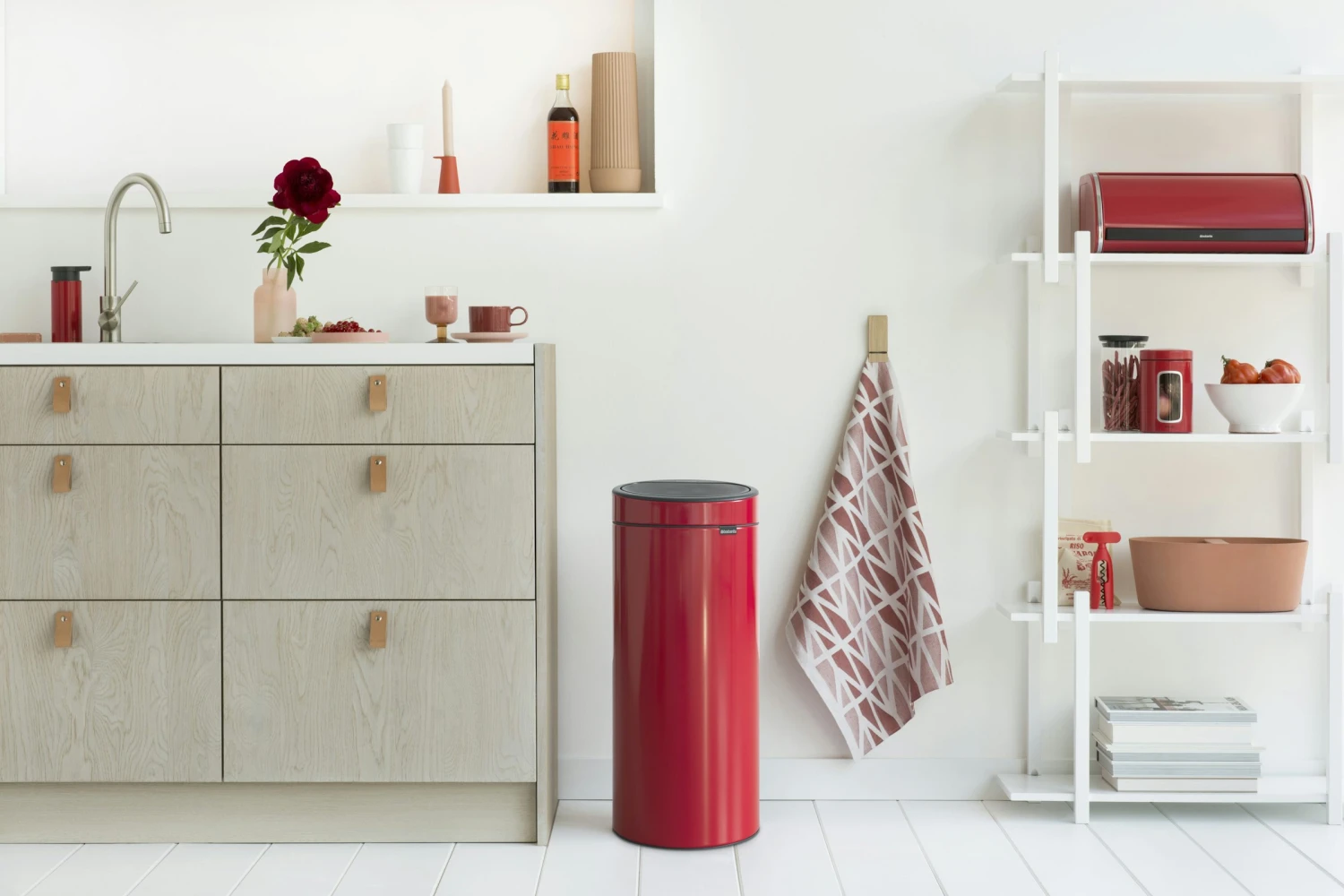 Brabantia Touch Bin 30 Liter Passion Red - Afbeelding 3