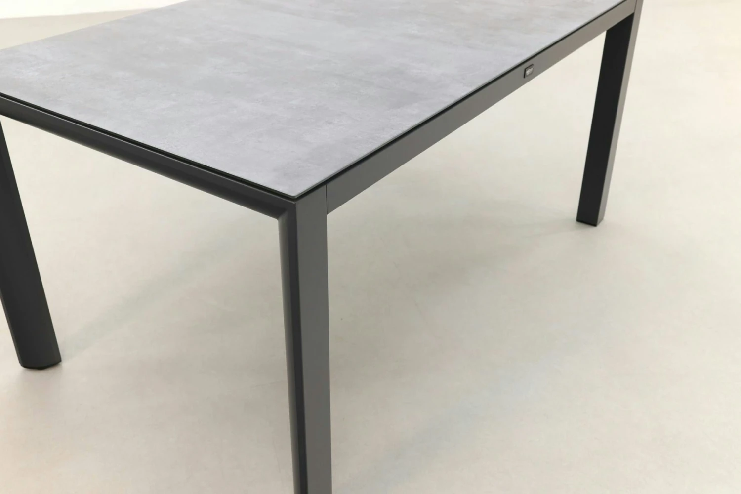 Qopps Colby Tuintafel 150 X 90 Porselein Blad Mat Royal Royal Grey - Afbeelding 3